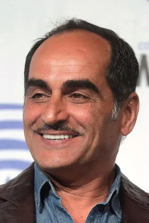 Navid Negahban profil kép