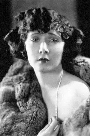 Mae Busch profil kép