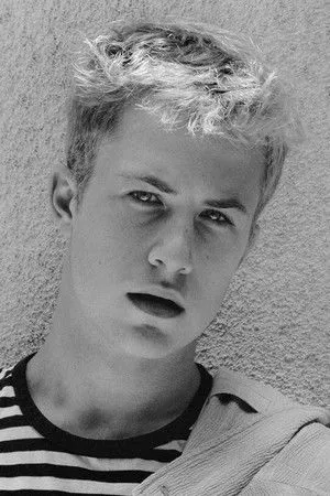 Dylan Minnette profil kép
