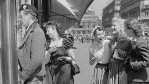 Innocents in Paris háttérkép