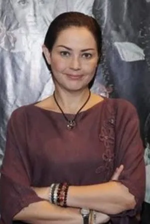 Rowiena Umboh