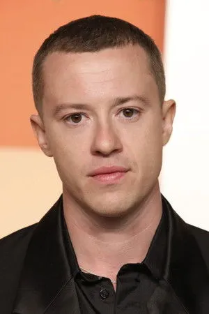 Joseph Quinn profil kép