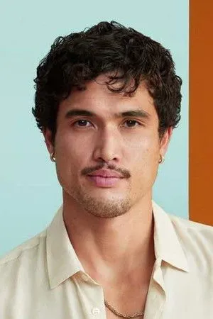 Charles Melton profil kép