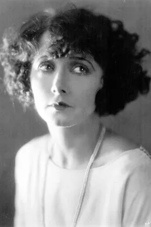 Mae Busch profil kép