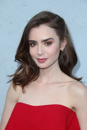 Lily Collins profil kép